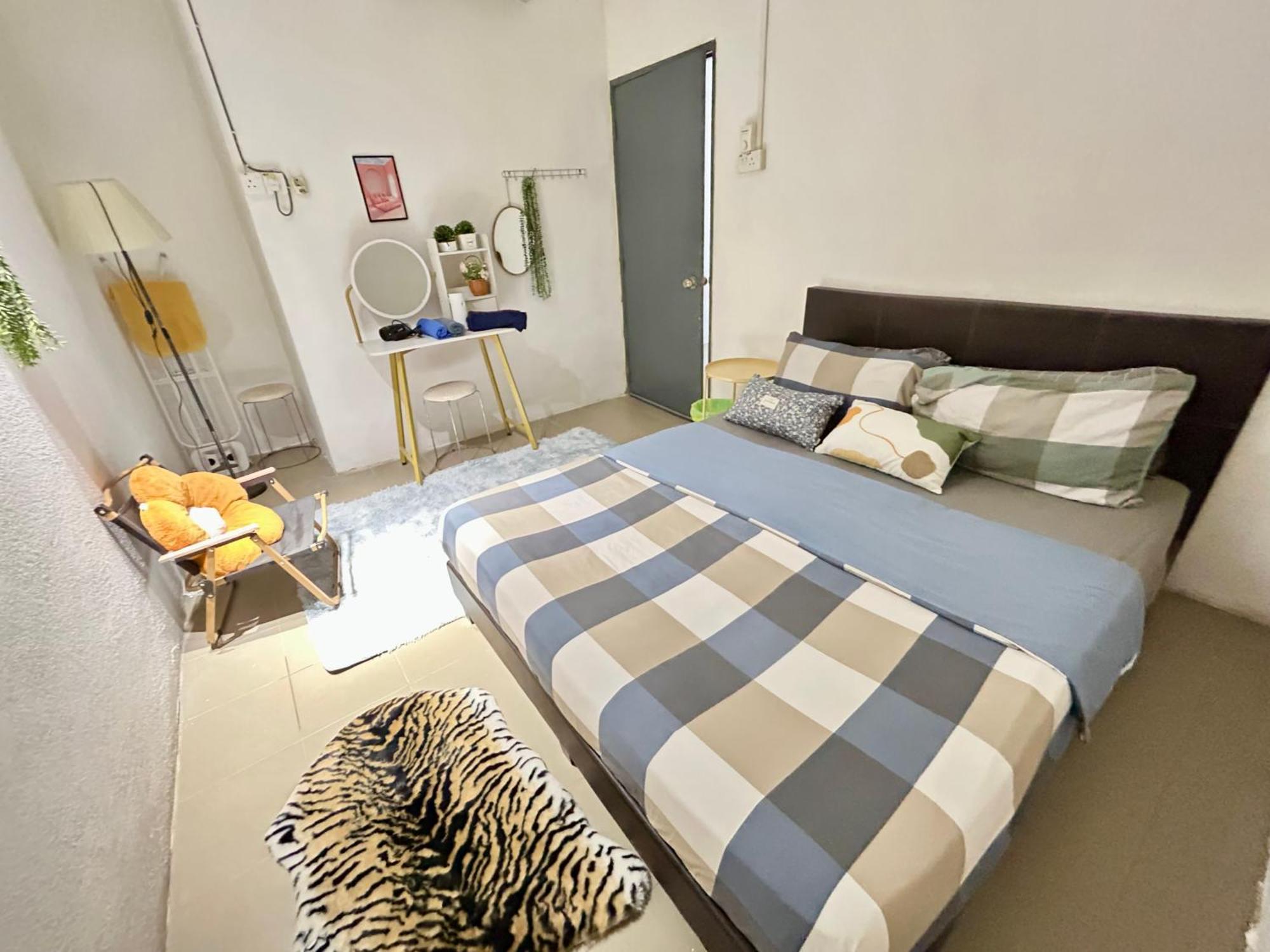 Entire 33 Cozy House • 3 Bedroom @ Alma Букит Мертаджам Екстериор снимка