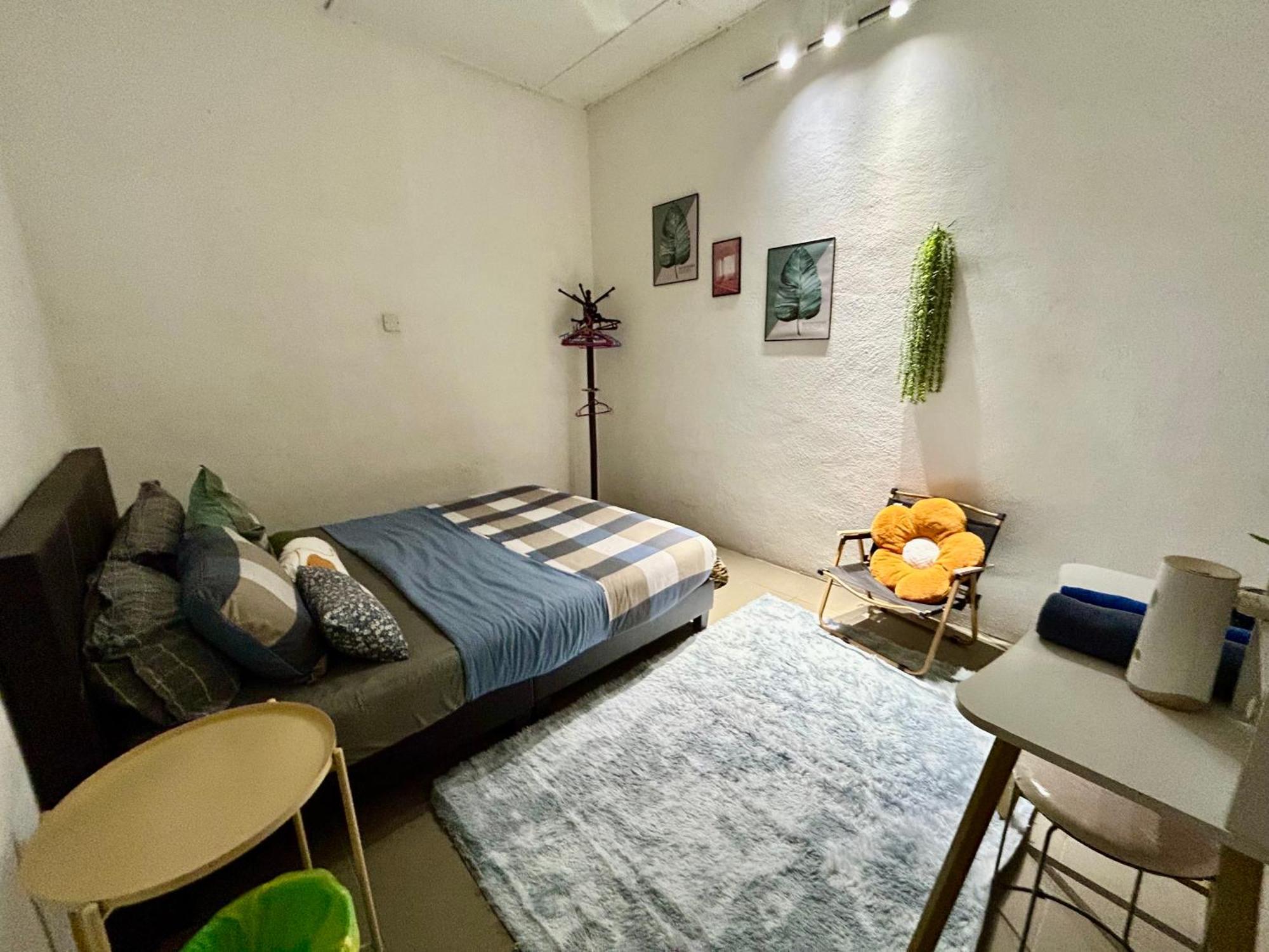 Entire 33 Cozy House • 3 Bedroom @ Alma Букит Мертаджам Екстериор снимка