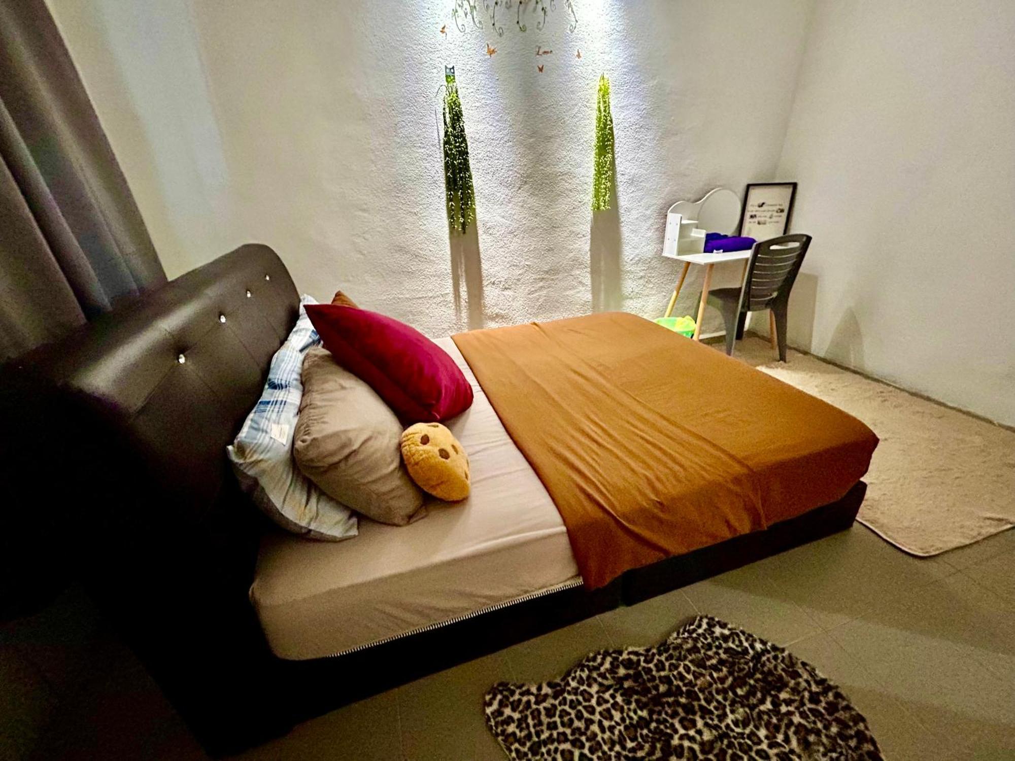 Entire 33 Cozy House • 3 Bedroom @ Alma Букит Мертаджам Екстериор снимка