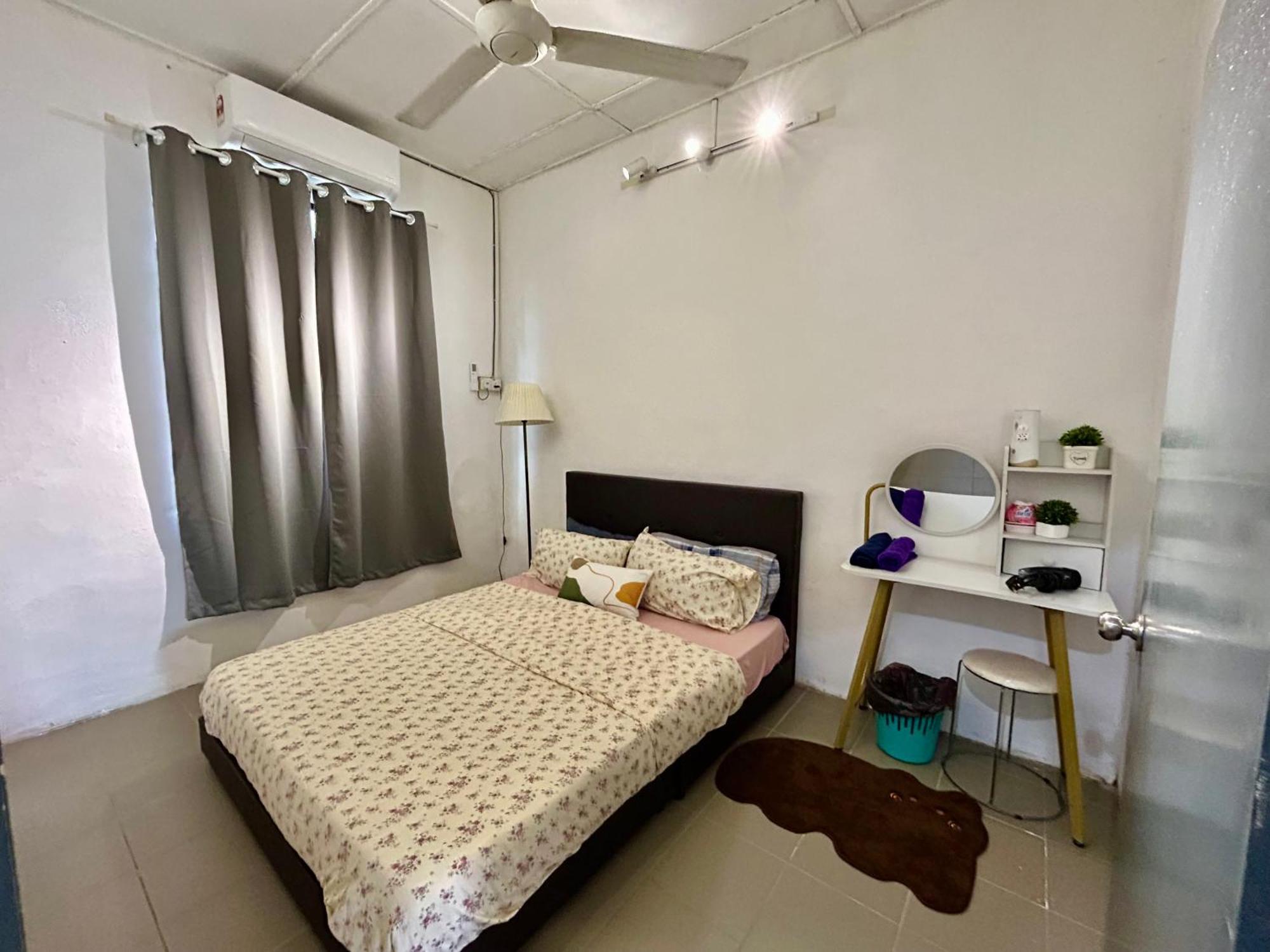Entire 33 Cozy House • 3 Bedroom @ Alma Букит Мертаджам Екстериор снимка
