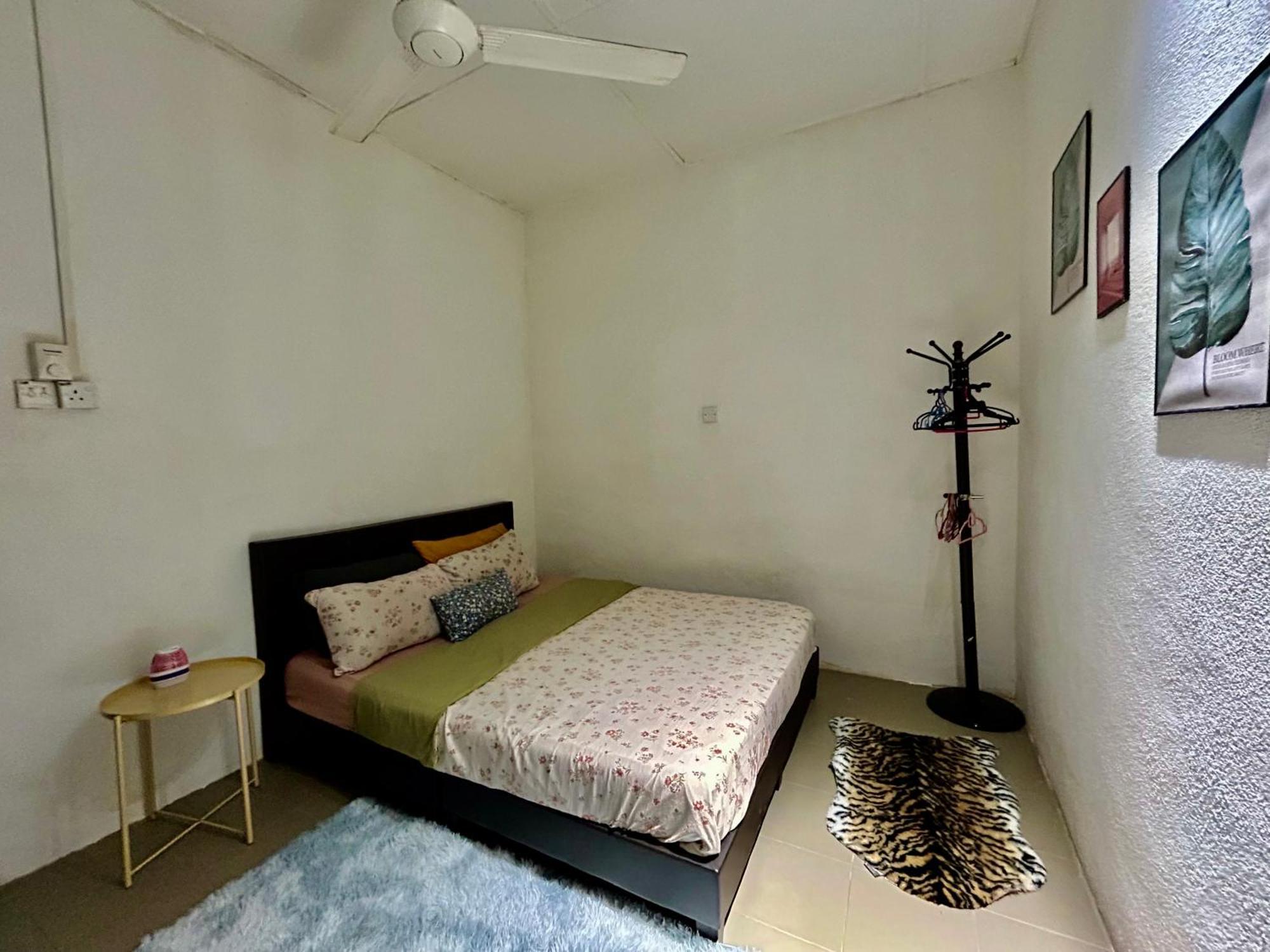 Entire 33 Cozy House • 3 Bedroom @ Alma Букит Мертаджам Екстериор снимка