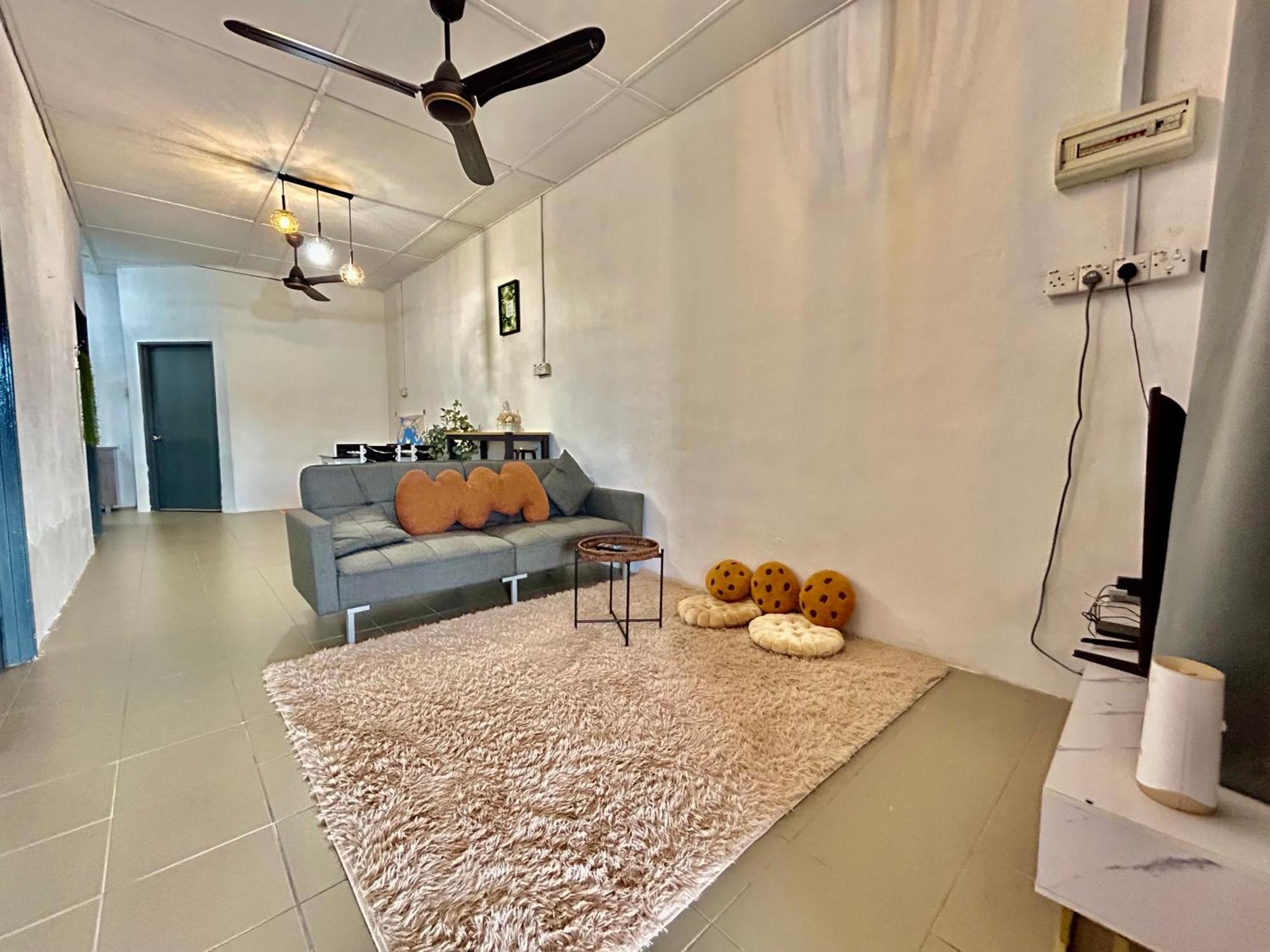 Entire 33 Cozy House • 3 Bedroom @ Alma Букит Мертаджам Екстериор снимка